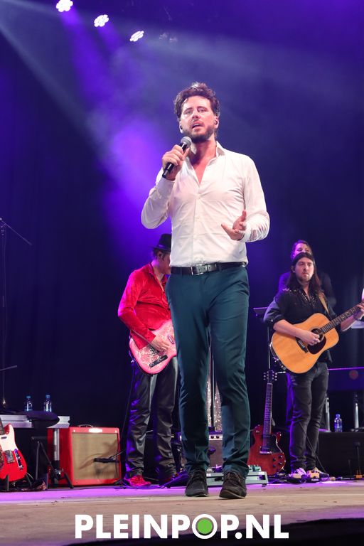 BOUKE & THE ELVIS MATTERS BAND    (21)